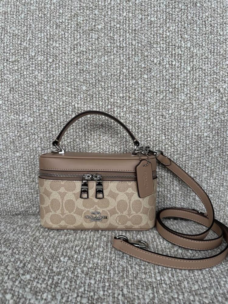 حقيبة كوتش coach