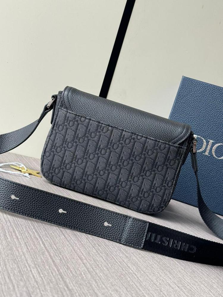 حقيبة ديور للرجال Dior Oblique Saddle