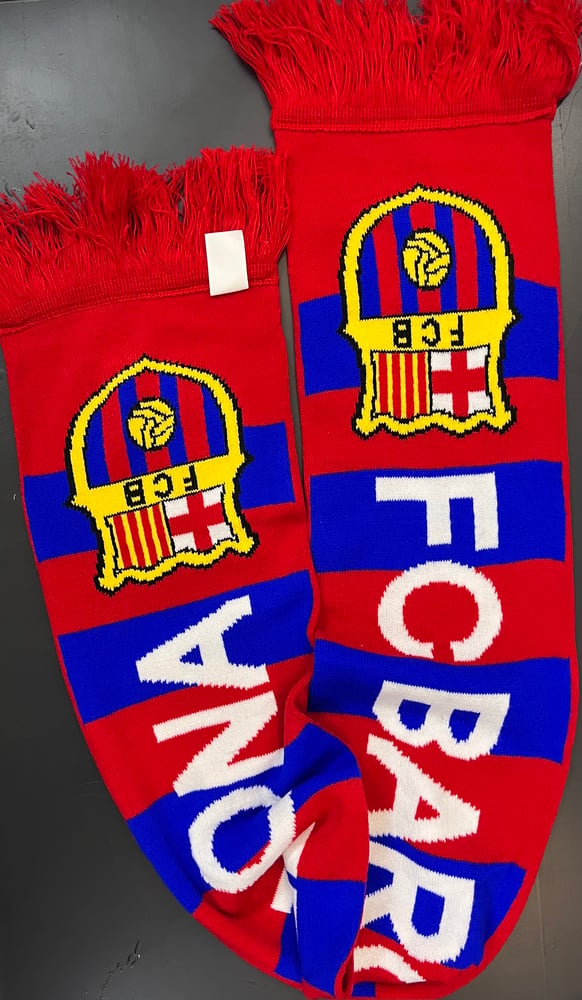 شال برشلونة احمر