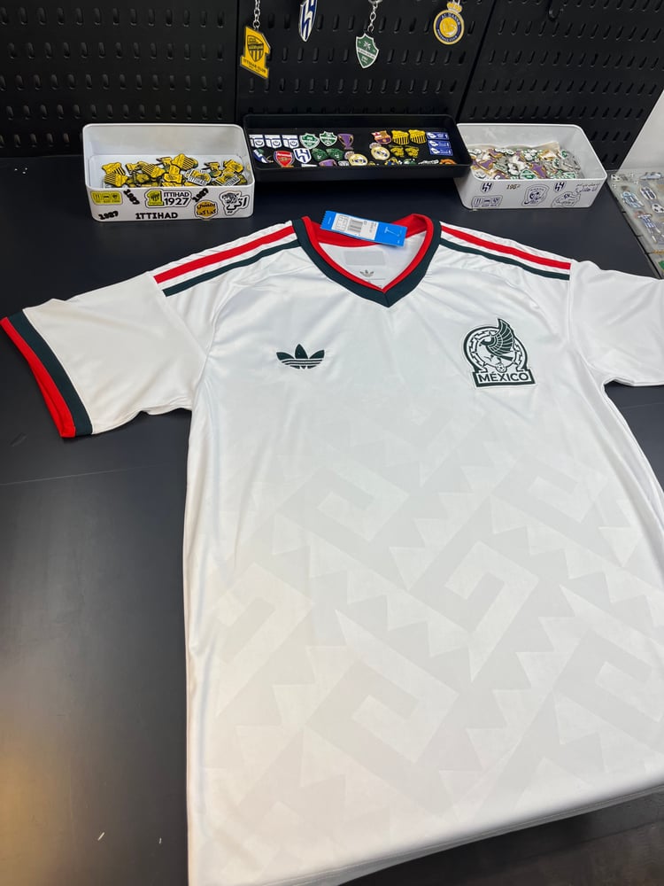 تيشيرت منتخب المكسيك الاحتياطي الابيض 2026