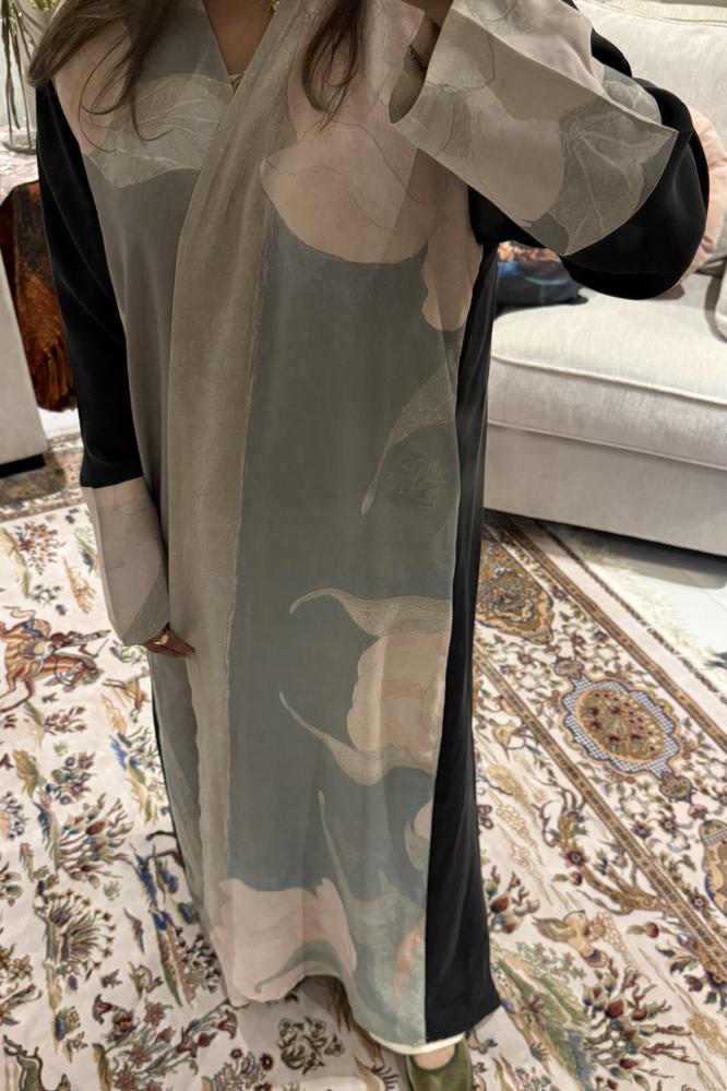 Peony Noir abaya