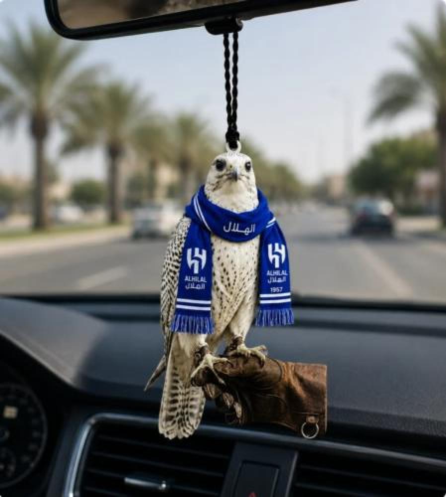 تعليقه الصقر بشعار نادي الهلال