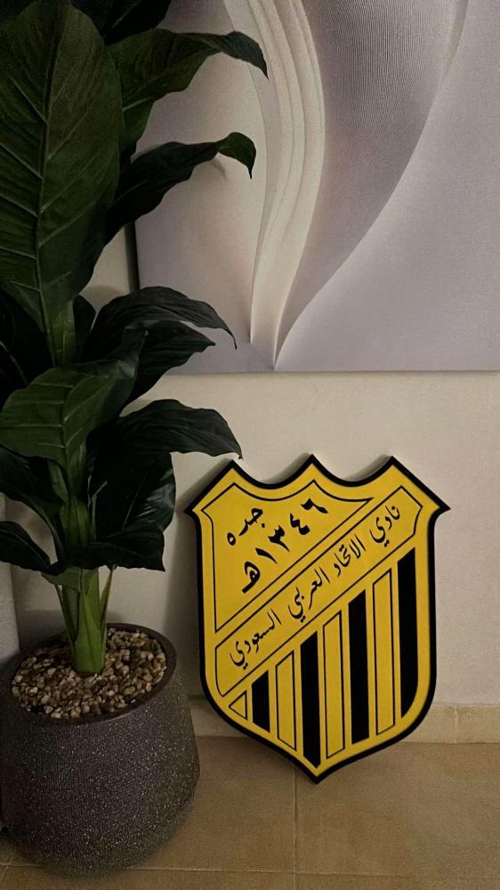 لوحة بشعار نادي الاتحاد السعودي القديم