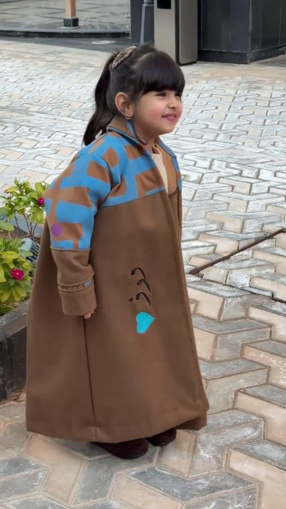 فروه شتوي أنيق للأطفال بتصميم يجمع بين الدفء واللمسة