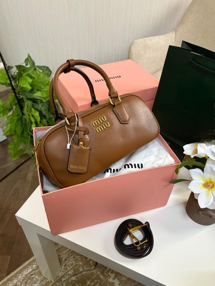 شنطة Miu Miu الهبة