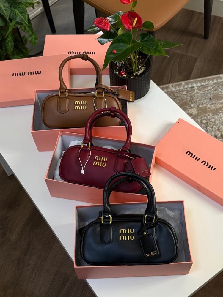 شنطة Miu Miu الهبة