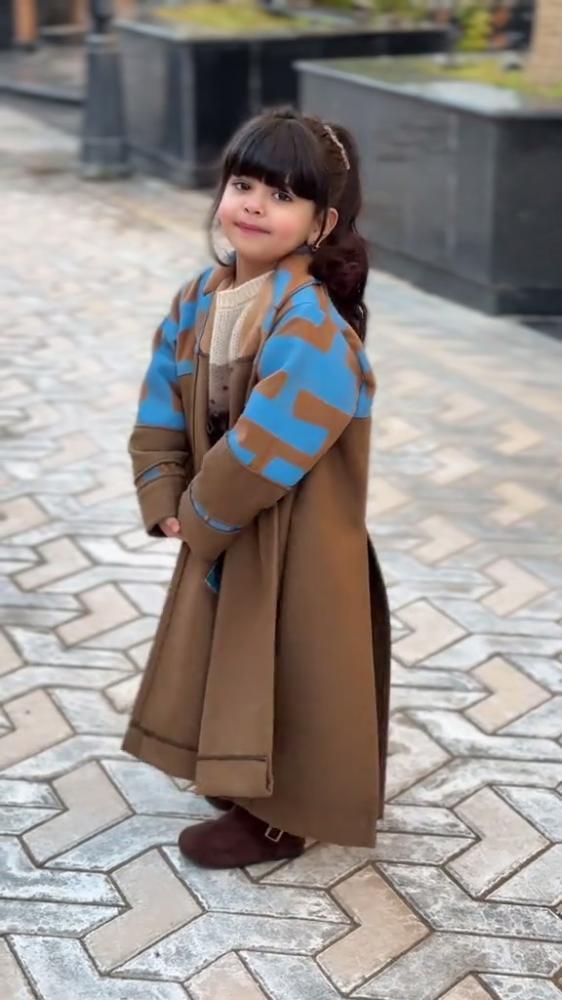 فروه شتوي أنيق للأطفال بتصميم يجمع بين الدفء واللمسة