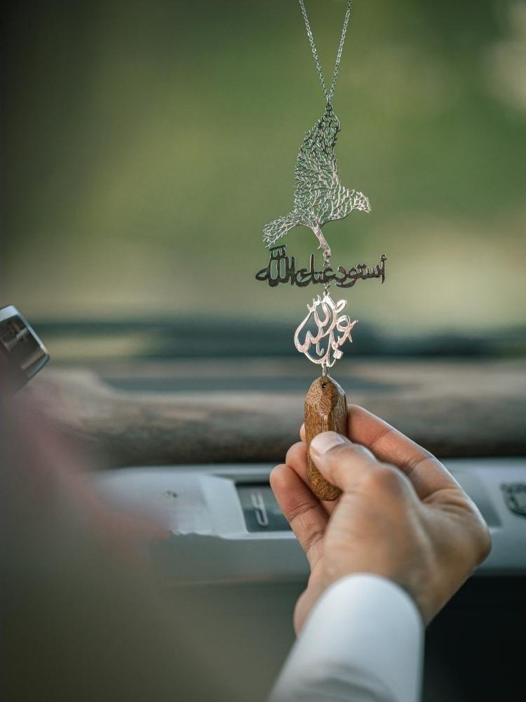تعليقة سيارة رسمة الصقر مع كسرة العود