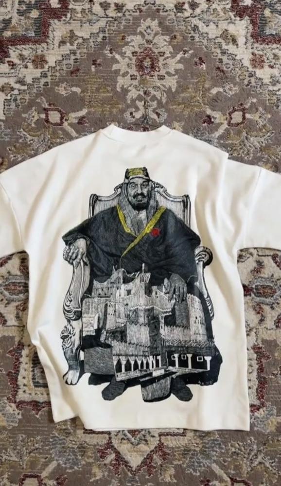 تيشيرت اليوم الوطني بتوقيع الملوك