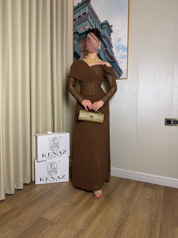 فستان سهرة بني جورجيت مع دانتيل