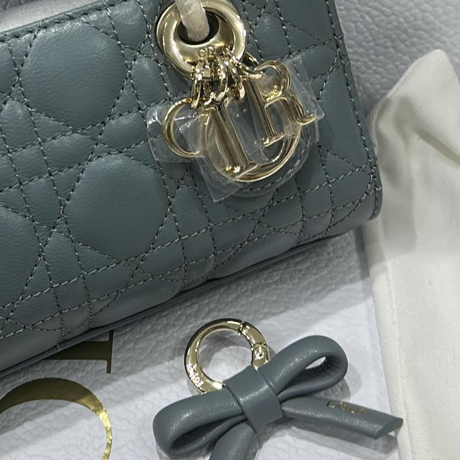 DIOR