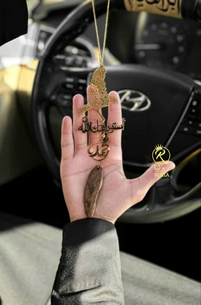تعليقة سيارة عود مع رسمة الصقر  تعليقة الصقر