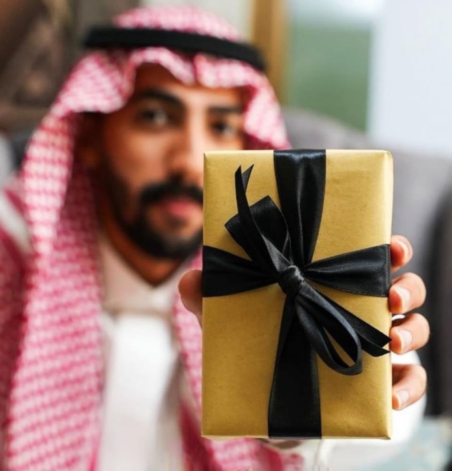 تغليف هدية مع كرت