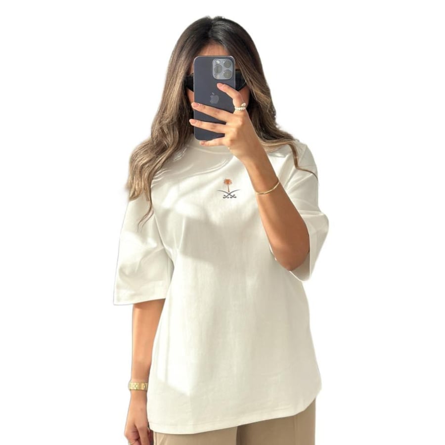 تيشيرت اليوم الوطني بتصميم الماضي والحاضر-