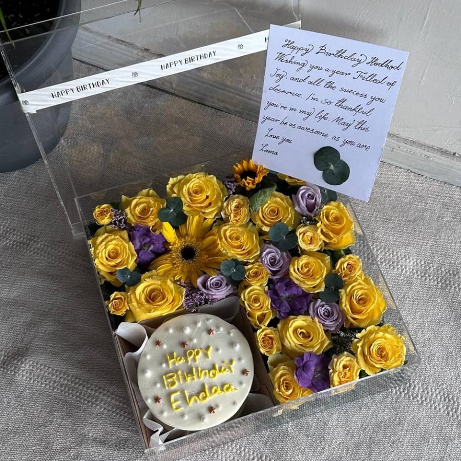 Acrylic box arrangement with Korean cake