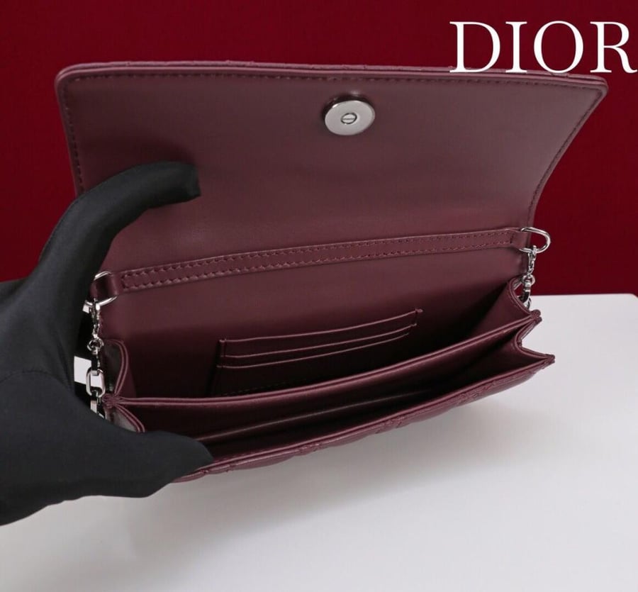 Dior لون السير ذهبي