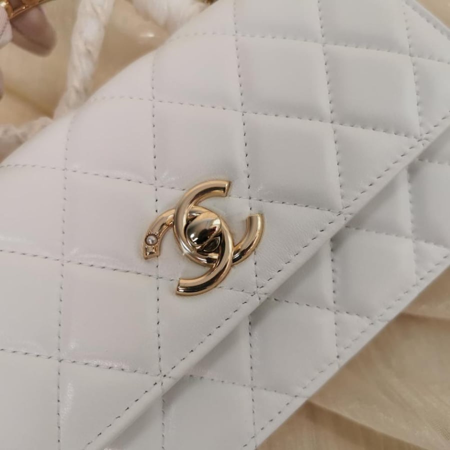 CHANEL PEARL ACCORDION HANDBAG