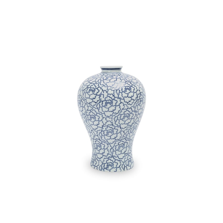 Ceramic vase in Chinese style in white and blue with an elegant classic design