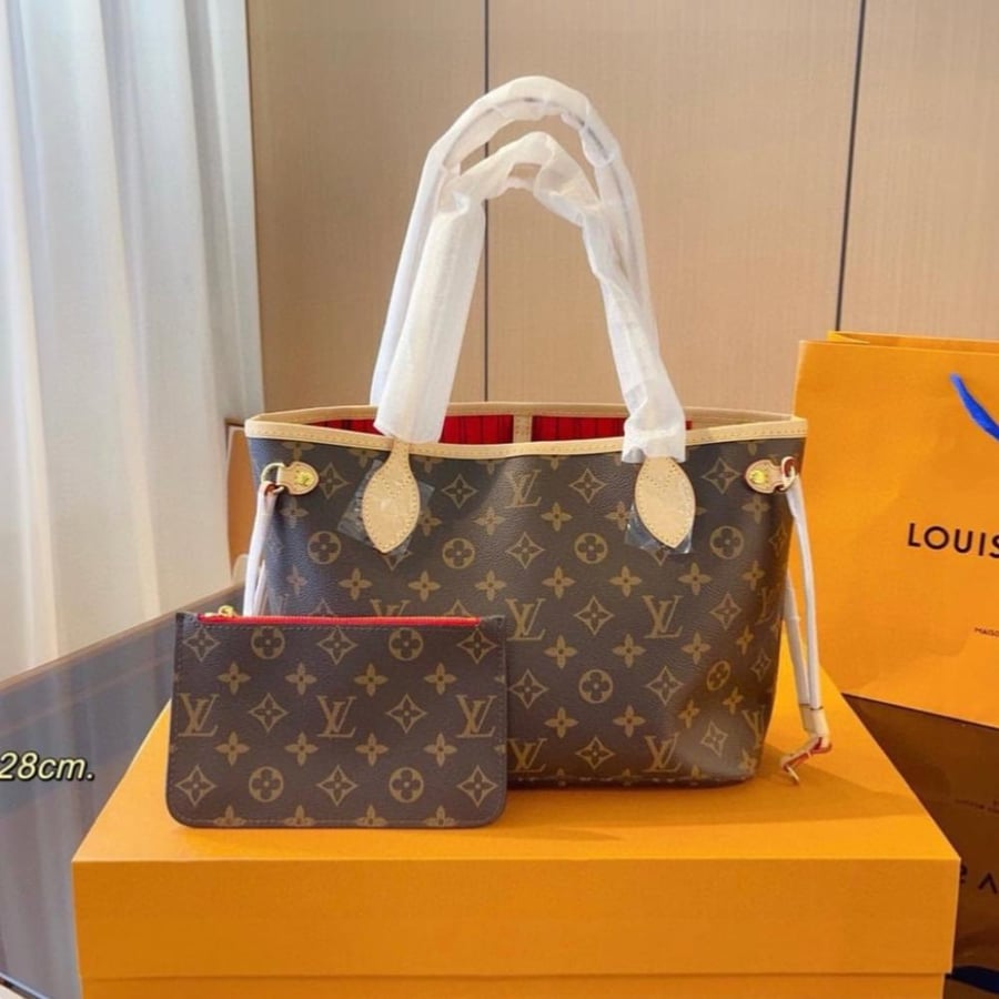 LOUIS VUITTON-Lv