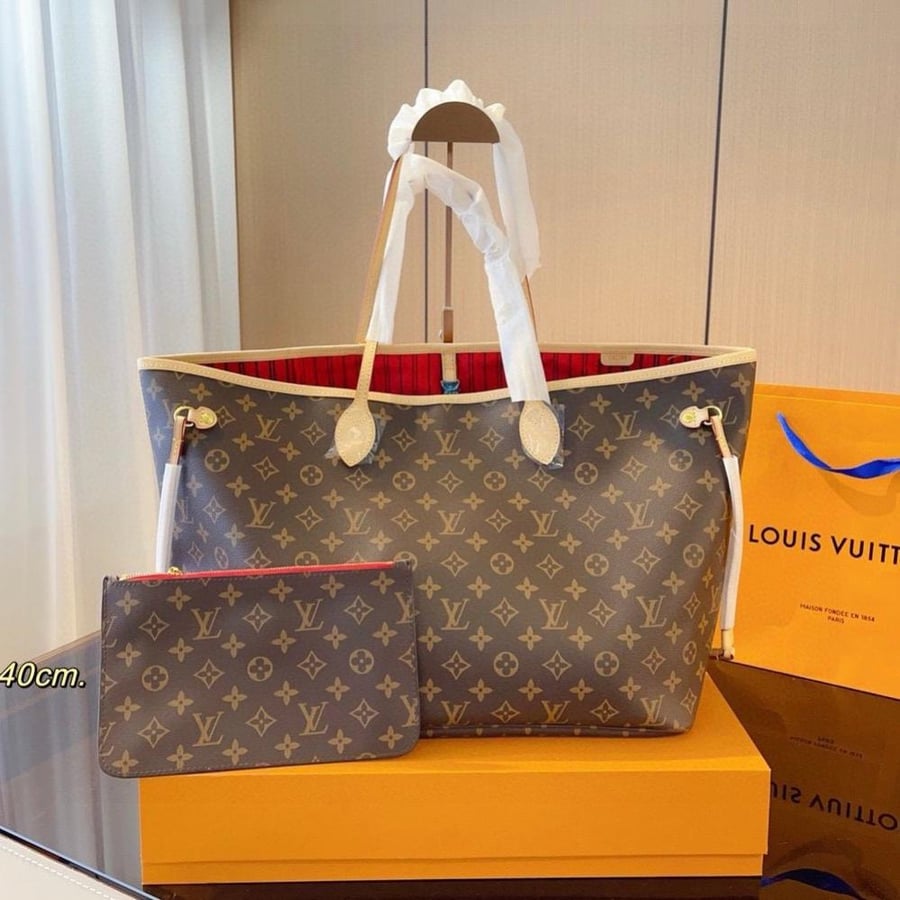 LOUIS VUITTON-Lv