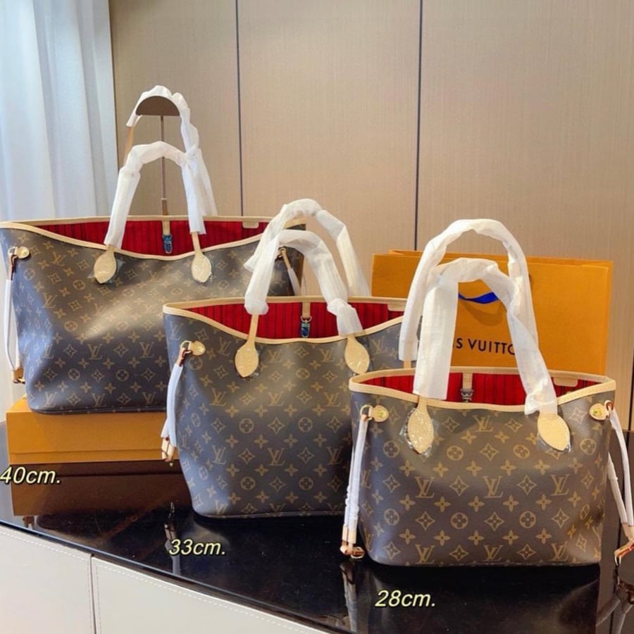 LOUIS VUITTON-Lv
