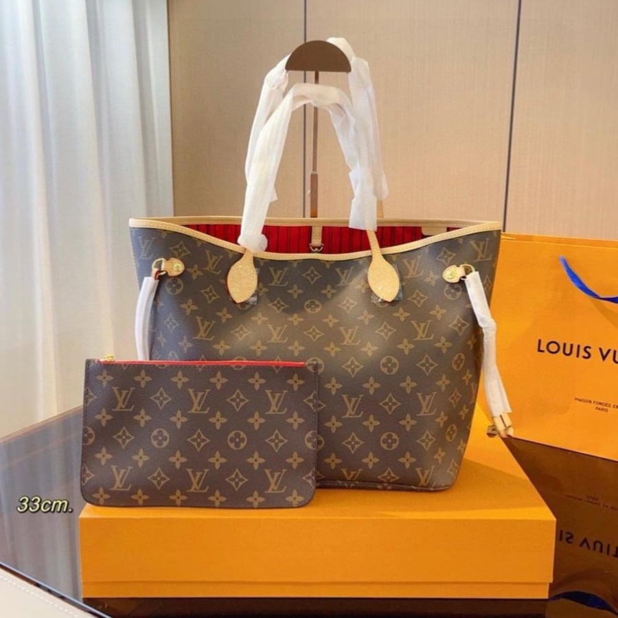LOUIS VUITTON-Lv