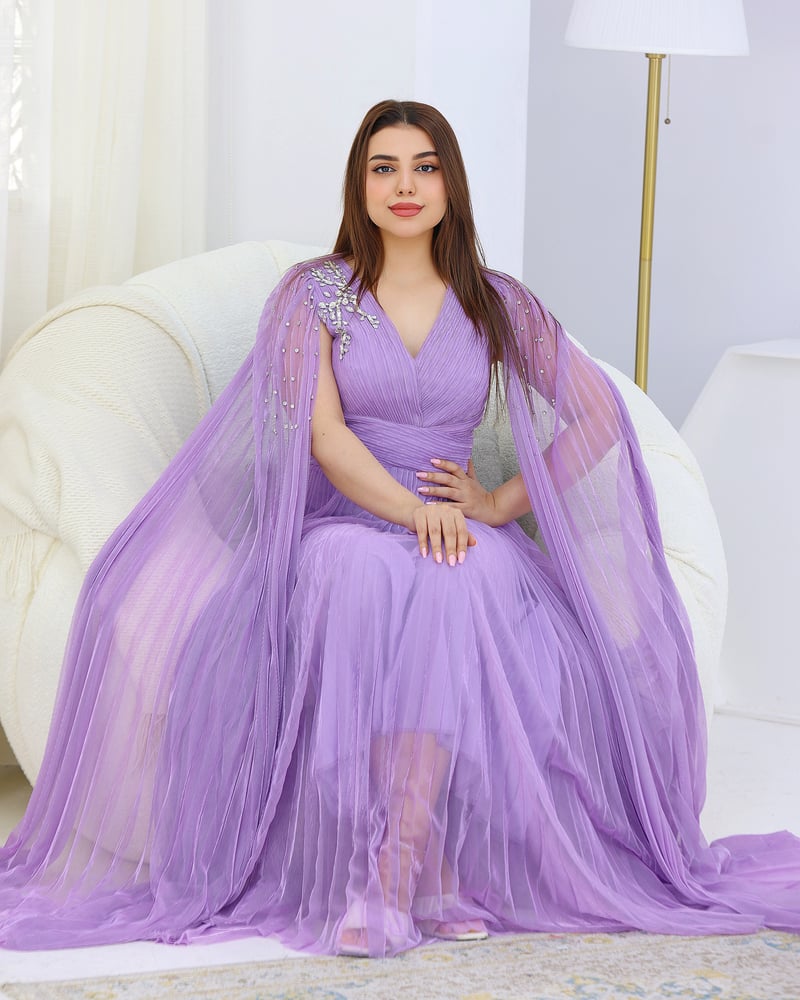 فستان مكسر بأكمام الكيب