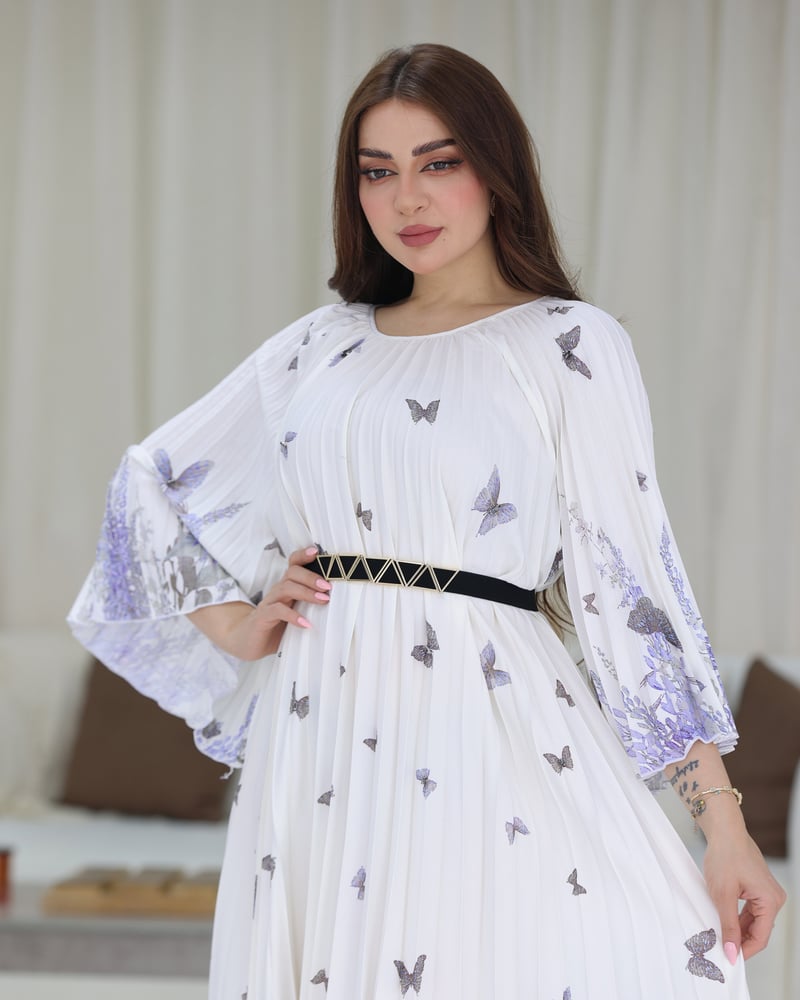 جلابيه مكسر مزينه بالفراشات
