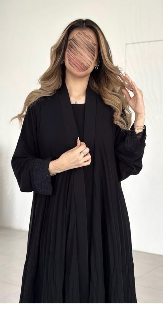 عبايه كسرات كلوش مع دنتيل كم