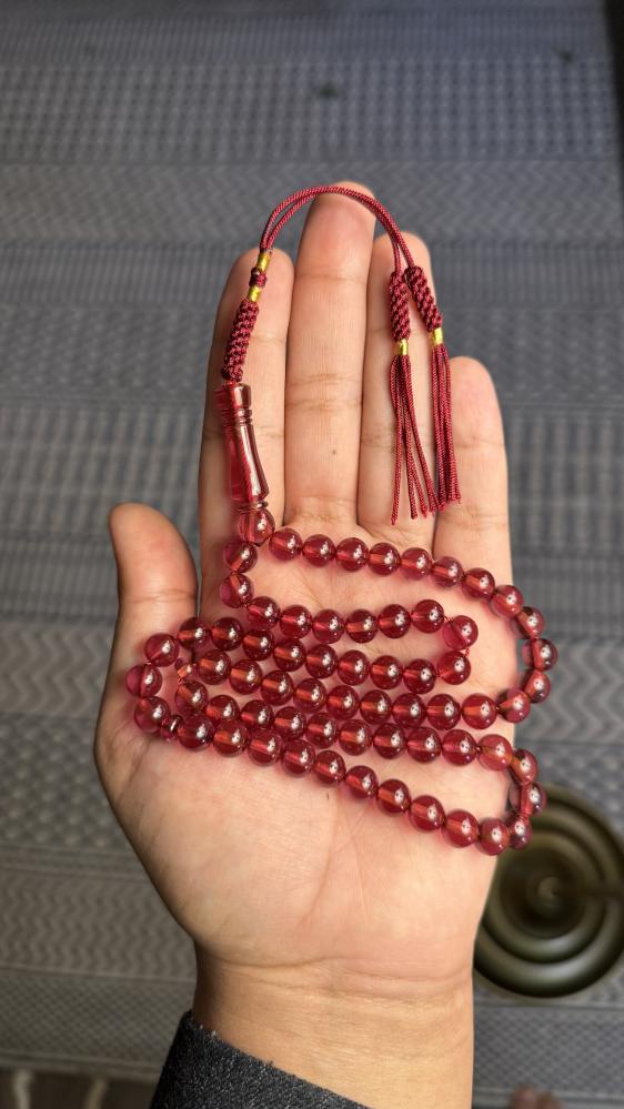 زعفرانية لون احمر