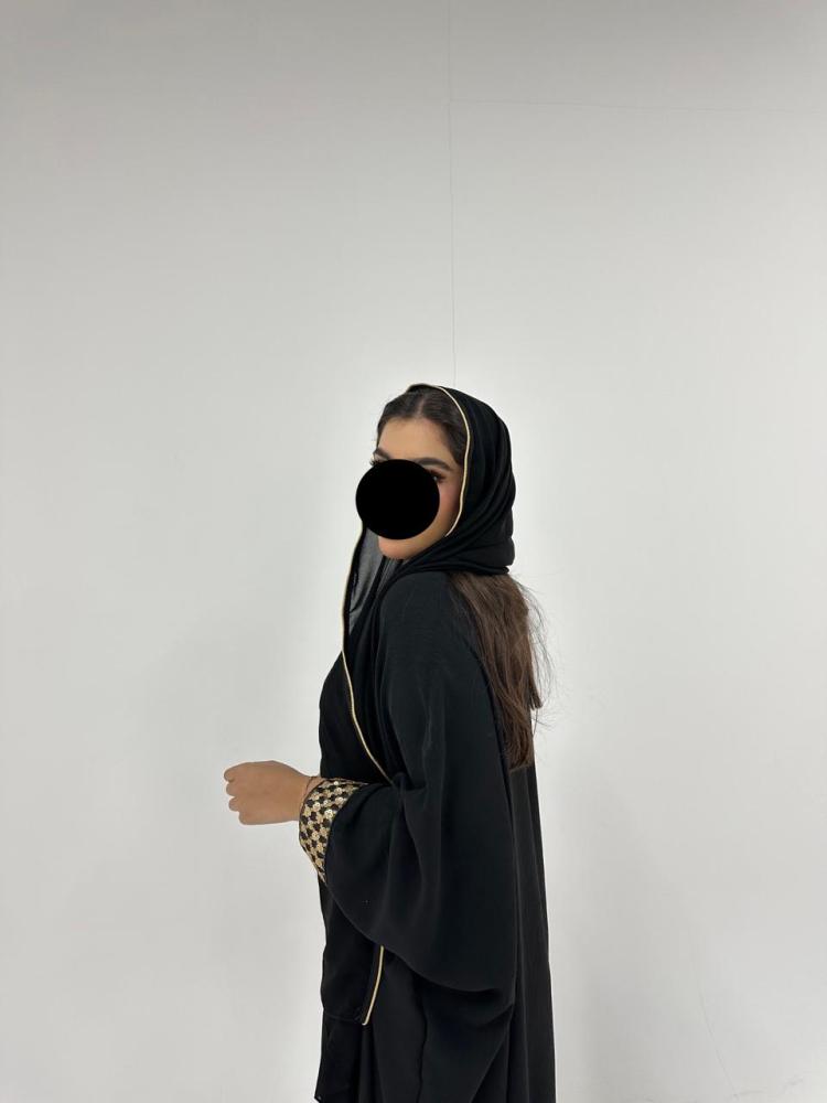 سي واي أسود وكم ذهبي