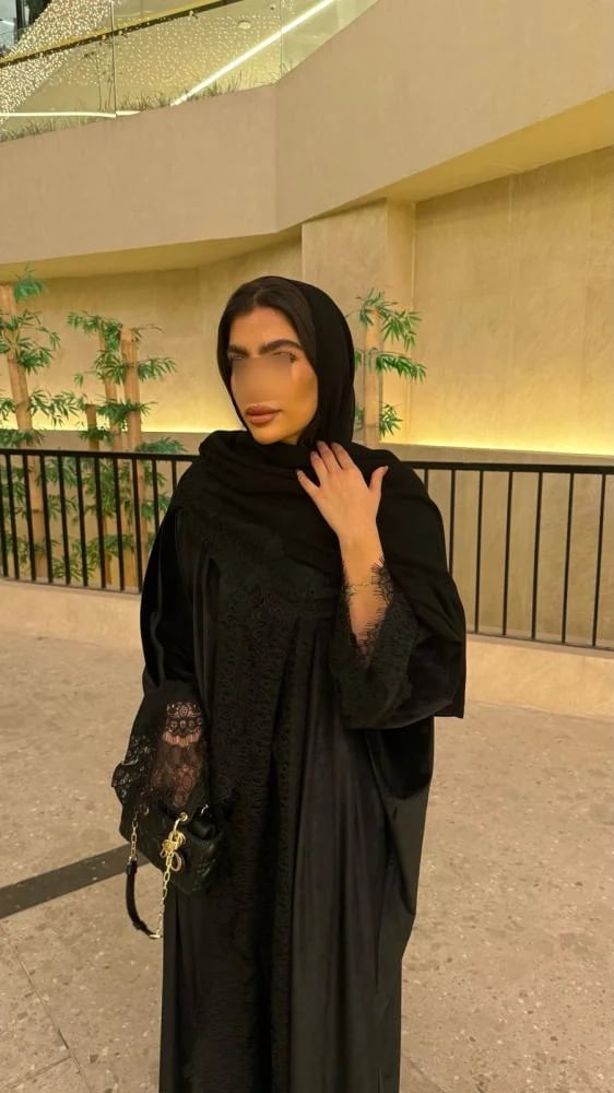 عباية مخمل كوري