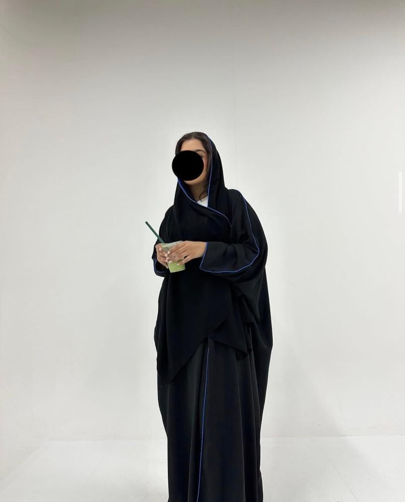 بشت سي واي اسود وكلفه نيلي