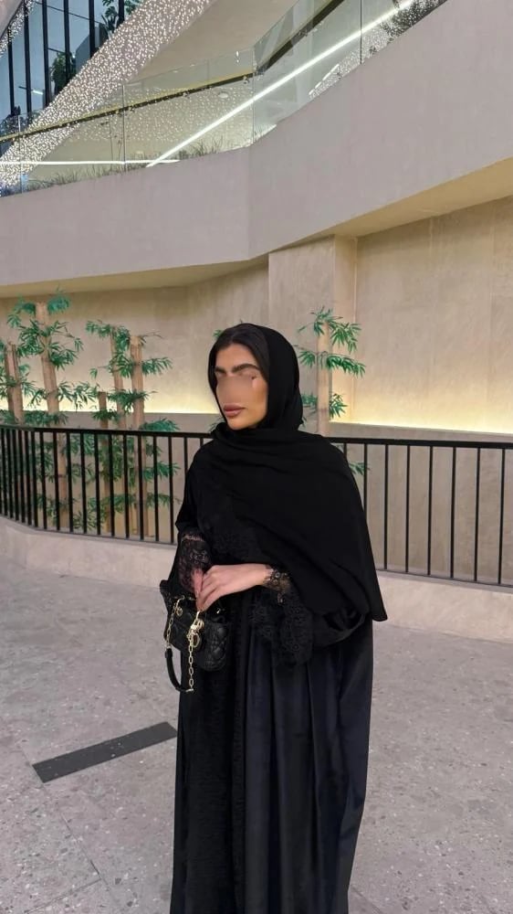 عباية مخمل كوري