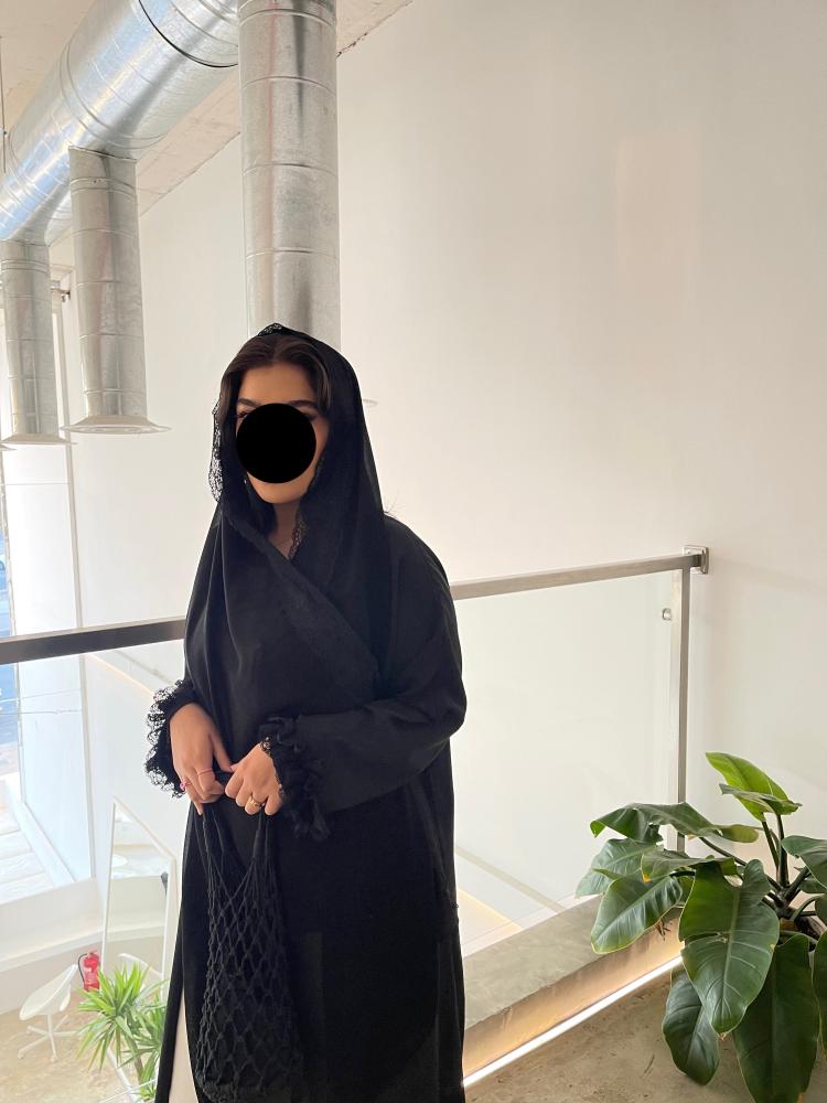 Street black crepe, how much does it cost, black rose