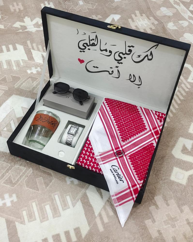 شماغ كارتير درجة اول مقاسات 55 58 60  نظاره ديور درجة اول مع ملحقاته  ساعه رجالي ضمان سنتين جوده ممتازة  كوب مع كتابه حسب طلب الزبون كتابه  بوكس مع كتابه حسب طلب الزبون كتابه
