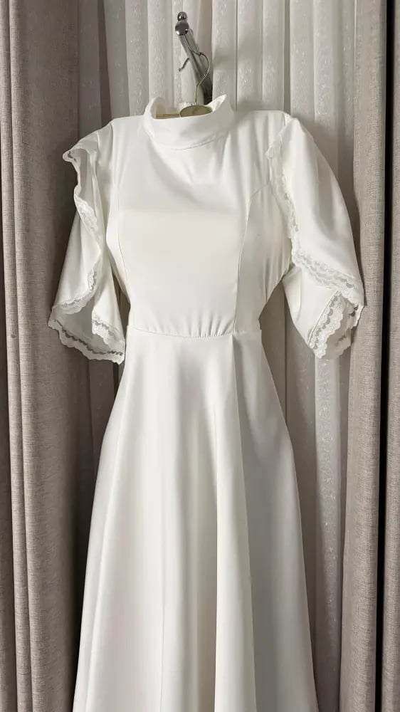 Soft dress, lightweight, stretch, lace