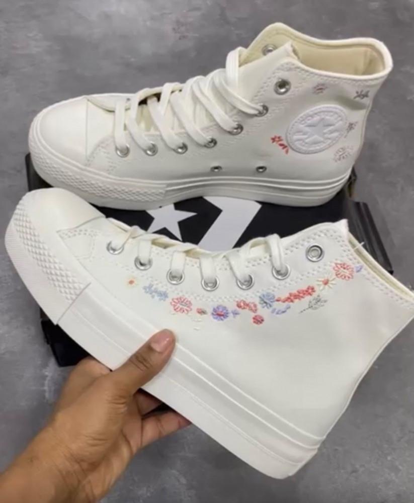 Wmns Chuck Taylor All Star Lift Platform 'Embroidered Floral - Egret'