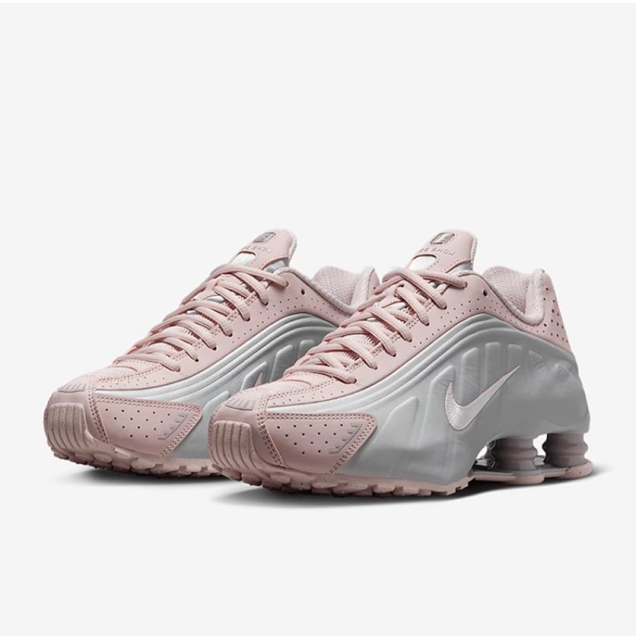 حذاء الجري Nike Shox R4 للنساء منخفض الارتفاع كاجوال مريح ومسامي ومقاوم للاهتراء ودعم شراع أبيض قرمزي AR3565-103