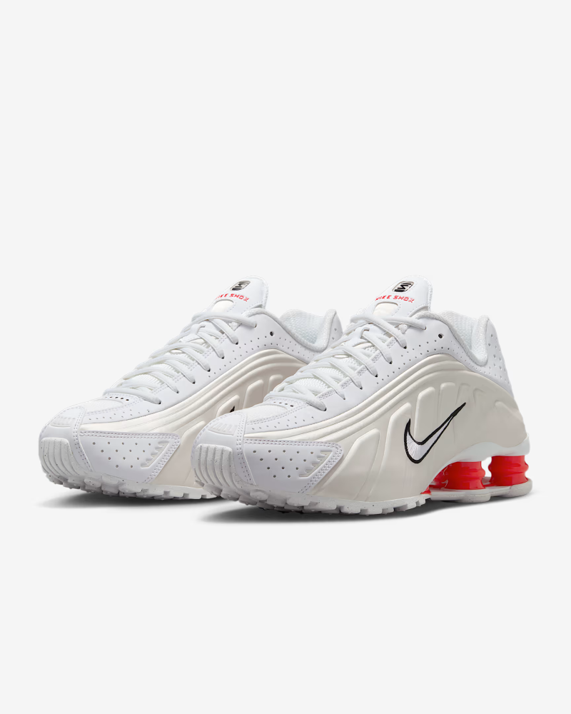 حذاء الجري Nike Shox R4 للنساء منخفض الارتفاع كاجوال مريح ومسامي ومقاوم للاهتراء ودعم شراع أبيض قرمزي AR3565-103