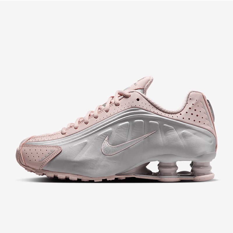 حذاء الجري Nike Shox R4 للنساء منخفض الارتفاع كاجوال مريح ومسامي ومقاوم للاهتراء ودعم شراع أبيض قرمزي AR3565-103