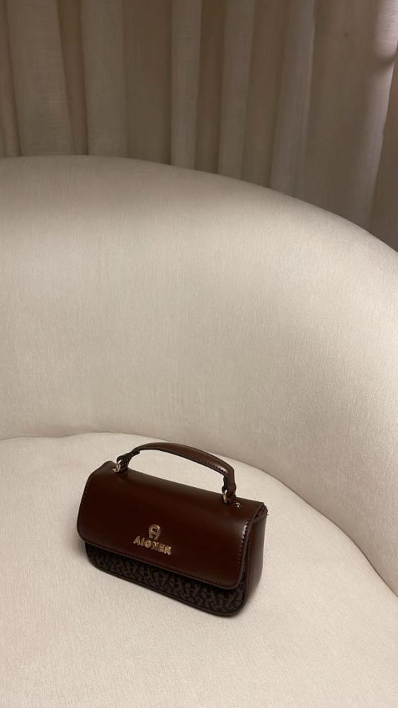 شنطه AIGNER - مع الملحقات