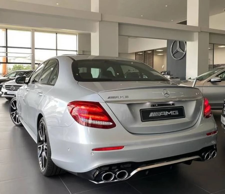 دفيوزر مرسيدس Mercedes-Benz E53 سيدان ( مخارج سلفر )