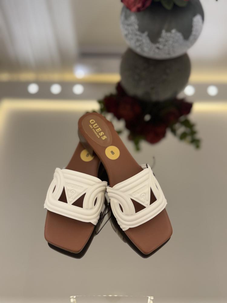 صندل قيس كريمي مقاس ٣٩ اصلي