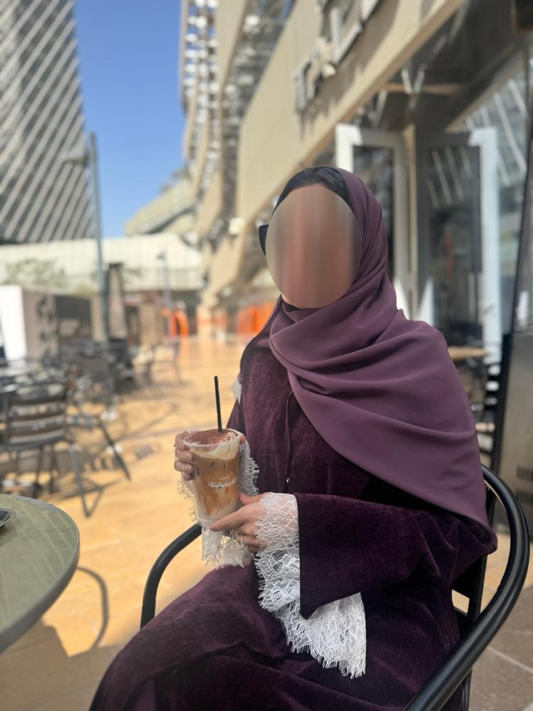 عباية مخمل شامواة ودانتيل