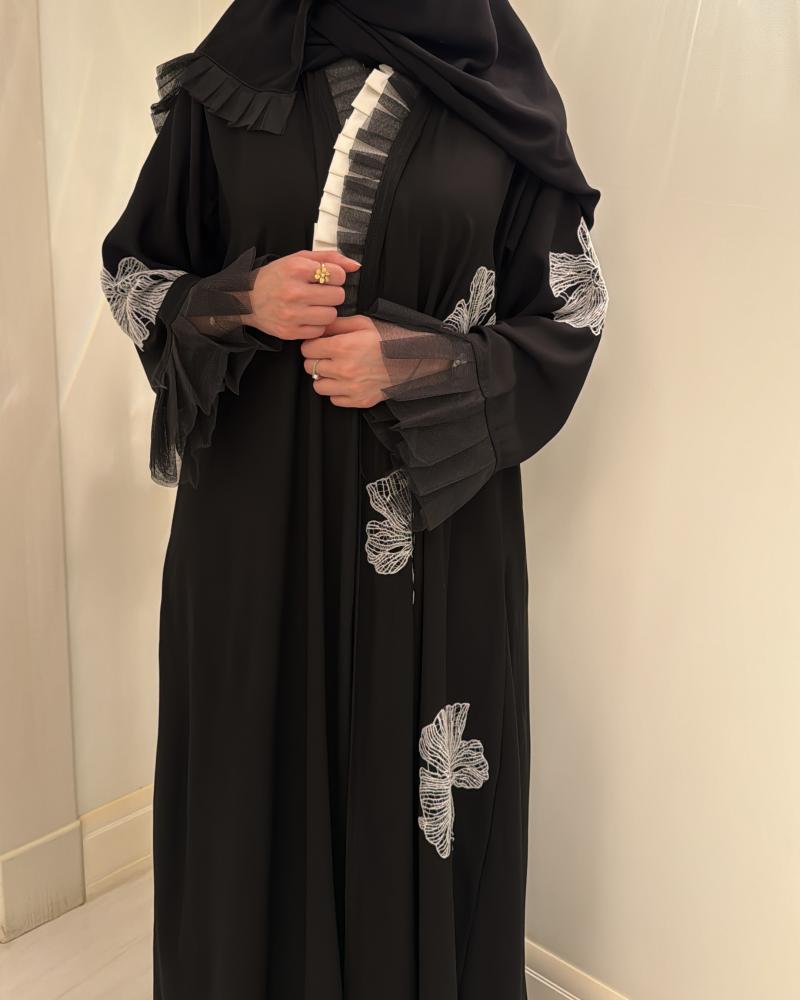 عباية ورد اسود ابيض
