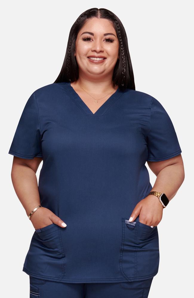 طقم سكراب كامل ماركة شيروكي ورك وير ريڤلوشن / Revolution by Cherokee Workwear Women's V-Neck Solid Scrub Top  /  Women's Elastic Waist Cargo Pocket Scrub Pant