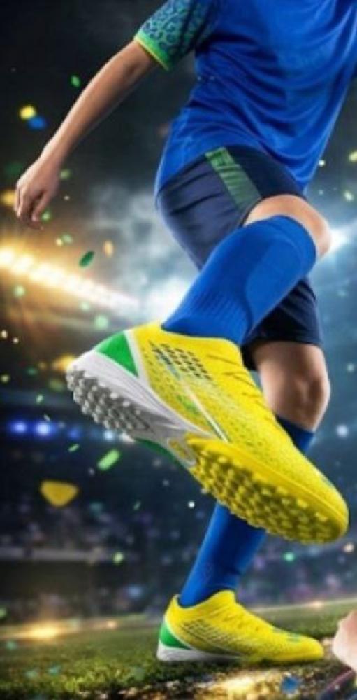 حذاء رياضي ولادي من شركة سترايك حذاء كرة قدم مقاوم للماء ومناسب الملاعب