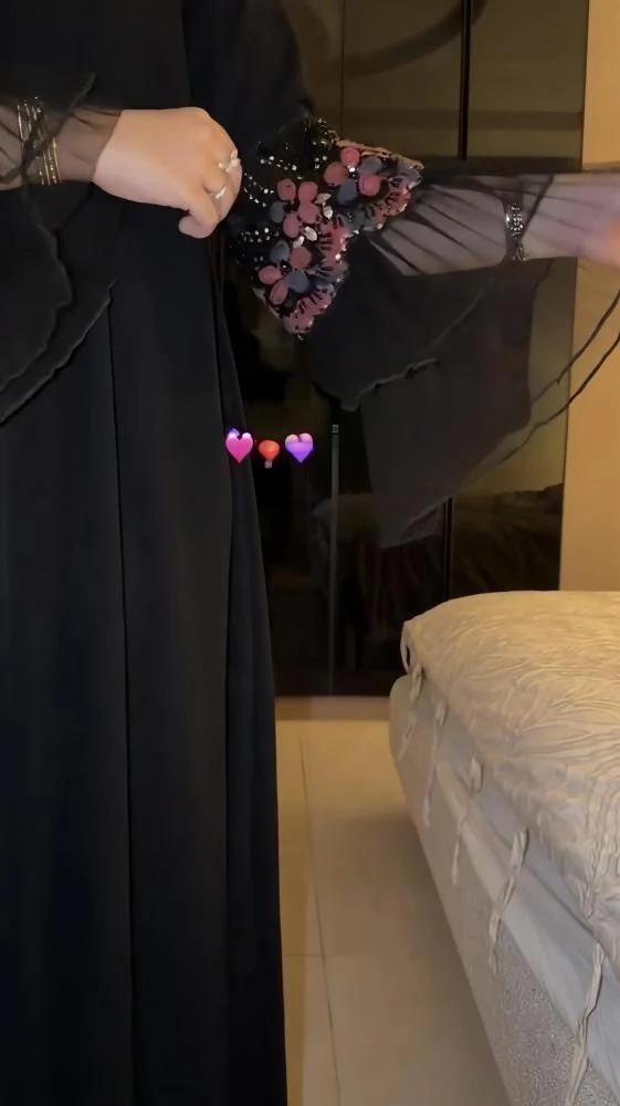 عباية بارين بلون عودي