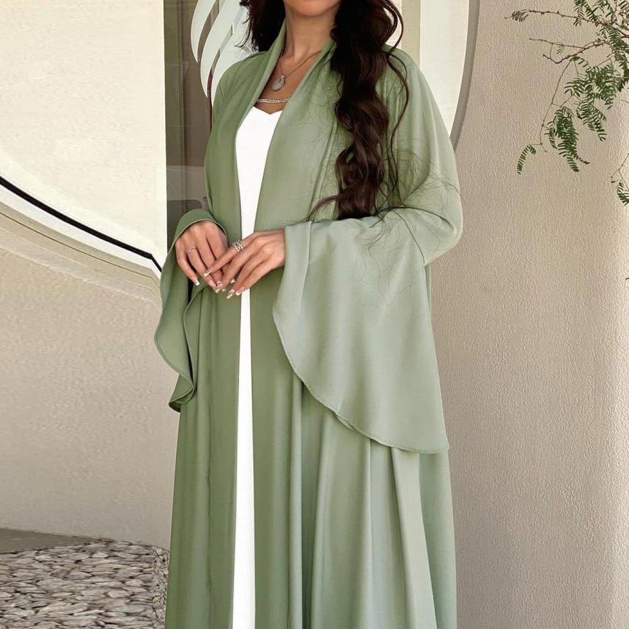 عباية انسيابية بأكمام مكشكشة